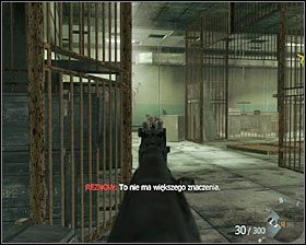 Powróć do głównego pomieszczenia i wyjdź po schodach na górne balkoniki #1 - Workuta (2) | Opis przejścia gry | Call of Duty Black Ops - Call of Duty: Black Ops - poradnik do gry