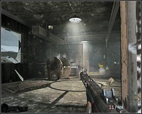 Proponuję szybko podbiec teraz do murku, za którym będą się już ukrywali koledzy z drużyny #1 - Projekt Nova (1) | Opis przejścia gry | Call of Duty Black Ops - Call of Duty: Black Ops - poradnik do gry