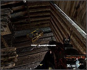Po dotarciu do miejsca, w którym należy skręcić w prawo zbadaj chatkę zlokalizowaną na wprost od Ciebie #1 - Victor Charlie (2) | Opis przejścia gry | Call of Duty Black Ops - Call of Duty: Black Ops - poradnik do gry