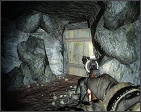 Za rogiem zaatakuje Cię grupka przeciwników #1 , tak więc będziesz się musiał bardziej pilnować - Victor Charlie (2) | Opis przejścia gry | Call of Duty Black Ops - Call of Duty: Black Ops - poradnik do gry