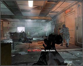 Po odzyskaniu świadomości przystąp do atakowania wbiegających przez lewe drzwi wrogich żołnierzy #1 - WMD (1) | Opis przejścia gry | Call of Duty Black Ops - Call of Duty: Black Ops - poradnik do gry
