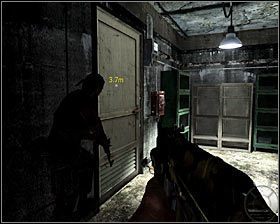 Możesz już skierować się w stronę schodów prowadzących na wyższy poziom #1 - Zemsta (2) | Opis przejścia gry | Call of Duty Black Ops - Call of Duty: Black Ops - poradnik do gry