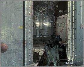 Po wyjściu na górę zlikwiduj przeciwnika chowającego się na wprost od Ciebie - Odkupienie (2) | Opis przejścia gry | Call of Duty Black Ops - Call of Duty: Black Ops - poradnik do gry