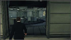 Idź cały czas przed siebie, a na końcu zejdź po schodach na dół [1] , po czym skieruj się do pomieszczenia z komputerem [2] - Siberia - Not all fun and games (2) | Opis przejścia gry 007 Blood Stone - 007: Blood Stone - poradnik do gry