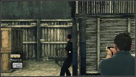 Następnie szybko wyeliminuj policjanta chodzącego przy furgonetce [1] , a na końcu rozpraw się z przeciwnikiem opierającym się o ścianę w zaułku z prawej [2] - Bangkok - Old friends, new enemies (1) | Opis przejścia gry 007 Blood Stone - 007: Blood Stone - poradnik do gry