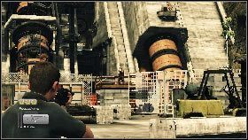 Po przejściu przez kontener wylądujesz na placu z kamiennymi blokami [1] - Burma - The Beautiful and the Damned | Opis przejścia gry 007 Blood Stone - 007: Blood Stone - poradnik do gry