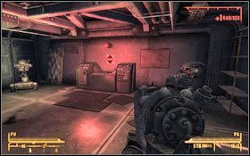 Jeśli postanowisz zniszczyć armię, musisz zniszczyć trzy generatory (M9A:3) #1 , natomiast w przypadku ulepszenia musisz wejść po schodkach do pomieszczenia wyżej, gdzie znajdziesz terminal umożliwiający ulepszenie armii (M9A:4) #2 - użyj na nim Sztonu - Oddajcie Cezarowi (1) | Legion Cezara | Solucja Fallout New Vegas - Fallout: New Vegas - poradnik do gry