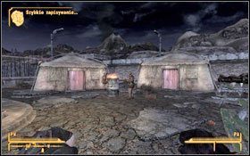 Wyjdź na zewnątrz i idź porozmawiać z Chompsem Lewisem (M31:2) #1 na temat pustej walizki - Nie rób ze mnie żebraka | Zadania poboczne | Solucja Fallout New Vegas - Fallout: New Vegas - poradnik do gry