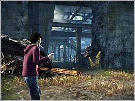 Przechodząc przez siatkę zaatakują Cię kolejni nieprzyjaciele - Konfrontacje (5)- Porzucona podstacja | Opis przejścia - Harry Potter i Insygnia Śmierci - część 1 - poradnik do gry