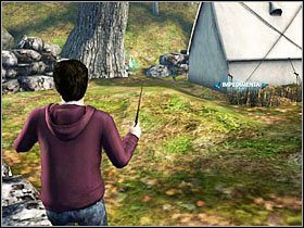 SYMBOL INSYGNIÓW ŚMIERCI #2: do zgarnięcia podczas etapu Ruiny, na arenie głównego starcia, za białym namiotem - Konfrontacja (6)- Ruiny | Opis przejścia Harry Potter i Insygnia Śmierci - Harry Potter i Insygnia Śmierci - część 1 - poradnik do gry