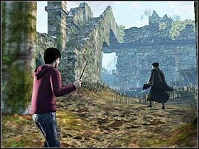 Podczas walki przeciwnicy pojawiać się będą głównie w oddali, w dalszej części ruin - Konfrontacja (6)- Ruiny | Opis przejścia Harry Potter i Insygnia Śmierci - Harry Potter i Insygnia Śmierci - część 1 - poradnik do gry