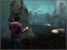 Kolejne przejście do następnego gniazda zostanie urozmaicone krótkim spotkaniem z kilkoma wrogo nastawionymi czarodziejami - pozbądź się ich - Konfrontacja (7)- Ciemne jaskinie | Opis przejścia - Harry Potter i Insygnia Śmierci - część 1 - poradnik do gry