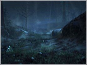 Po przejęciu kontroli nad bohaterem załóż pelerynę niewidkę i udaj się przed siebie, poczym odbij w lewo (mijając niepostrzeżenie pająki) - Konfrontacja (14)- Obóz szmalcowaników | Opis przejścia - Harry Potter i Insygnia Śmierci - część 1 - poradnik do gry