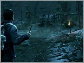 Natkniesz się na nich również koło bardziej otwartego terenu w lesie, gdzie przed momentem zdobyłeś dwa sekrety - Misja 17- Mroźna noc (2) | Opis przejścia Harry Potter i Insygnia Śmierci - Harry Potter i Insygnia Śmierci - część 1 - poradnik do gry