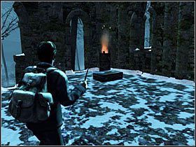 POTTERWARTA #9: znajdziesz ją na szczycie ruin (schody znajdują się po prawej stronie patrząc w kierunku startowym), obok płonącego koksownika/beczki - Potterwarta | Przedmioty Harry Potter i Insygnia Śmierci - Harry Potter i Insygnia Śmierci - część 1 - poradnik do gry