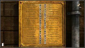 Przejdź w lewo, gdzie na budynku (na rogu) wisi tablica z herbami, której przyjrzyj się uważnie (2 pkt - Rozdział pierwszy (2) | Opis przejścia Gray Matter - Gray Matter - poradnik do gry