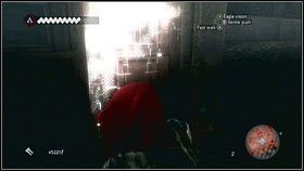 Gdy zginie, przeskocz na schody poniżej [1] i udaj się do wskazanych na mapie drzwi [2] - Sekwencja 8 - The Borgia (1) | Opis przejścia AC Brotherhood - Assassins Creed: Brotherhood - poradnik do gry