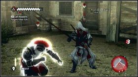 Żeby zdobyć pełną synchronizację, zabij po jednym mężczyźnie z każdej pary [1], podnieś jego broń (B), a następnie dobij nią drugiego przeciwnika [2] - Kontrakty assassynów (1) | Zadania poboczne | Assassins Creed Brotherhood - Assassins Creed: Brotherhood - poradnik do gry