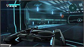 Strzelamy w przełącznik i likwidujemy wrogów znajdujących się po bokach sali - Rozdział 2 - Odłączenie | Opis przejścia Tron Evolution - Tron Evolution - poradnik do gry