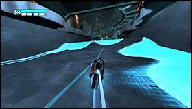 Po chwili na naszej drodze stanie kolejna dwójka wrogów na światło cyklach - ich również eliminujemy rzucając pałką - Rozdział 4 - Wojownik | Opis przejścia Tron Evolution - Tron Evolution - poradnik do gry