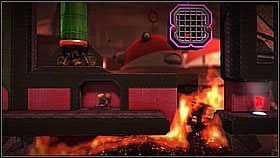 Dalsza droga prowadzi w lewo - znajdziemy tu kolejne roboty z wysięgnikami - Przetwarzanie śmieci | Fabryka lepszego jutra | LittleBigPlanet 2 - LittleBigPlanet 2 - poradnik do gry