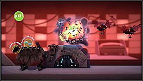 Kawałek dalej zjedziemy jeszcze jedną windą - Masz garba | Avalonia | LittleBigPlanet 2 - LittleBigPlanet 2 - poradnik do gry