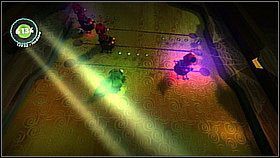 Wspinając się gąsienicą po drzewie musimy omijać pułapki i przeszkody, a w późniejszych odcinkach także przeciwników - Na gąsienice! | Azyl Ewy | LittleBigPlanet 2 - LittleBigPlanet 2 - poradnik do gry