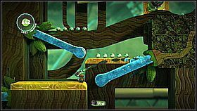 Żeby wyciągnąć most kierujemy strumień na wodny cypel po drugiej stronie przepaści - Pomoc jest cnotą | Azyl Ewy | LittleBigPlanet 2 - LittleBigPlanet 2 - poradnik do gry