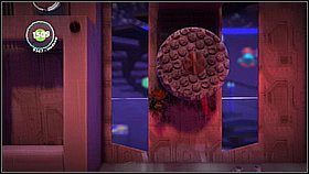 Zeskakujemy w dół tak aby być blisko ściany - złapiemy w ten sposób dwie bańki - Ustawić kurs na serce Negativitrona (2) | Kosmos | LittleBigPlanet 2 - LittleBigPlanet 2 - poradnik do gry