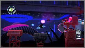 Skacząc po platformach omijamy płomienie - wyskakujemy chwilę przed tym jak miotacze zgasną - Królik z Żelaza | Kosmos | LittleBigPlanet 2 - LittleBigPlanet 2 - poradnik do gry