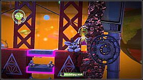 Przeciwników chowających się w wieżyczkach również możemy potraktować atakiem królika - Królik z Żelaza | Kosmos | LittleBigPlanet 2 - LittleBigPlanet 2 - poradnik do gry