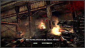 Parę sekund później przeciwnicy będą kryli się za umocnieniami z worków z piaskiem na niskiej platformie - Ewakuacja z Pyrrus (1) | Opis przejścia Killzone 3 - Killzone 3 - poradnik do gry