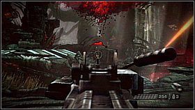 Od razu schowaj się za przesłoną i wychyl się z bronią - utemperuj przeciwnika z miotaczem ognia, który wybiegnie ze szczeliny przed Tobą - Pół roku później (2) | Opis przejścia Killzone 3 - Killzone 3 - poradnik do gry