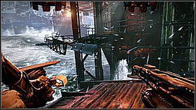 Schowaj się za cylindrem i ustrzel dwóch wrogów z plecakami odrzutowymi, którzy pojawią się na dalszych platformach - Mroźne wtargnięcie (3) | Opis przejścia Killzone 3 - Killzone 3 - poradnik do gry