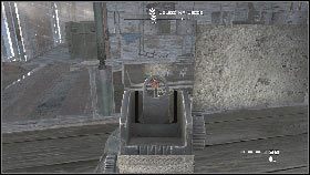 Wejdź do kościoła [1], ukryj się za płytą przed tobą i ostrzelaj wrogów na dole [2] - Misja 5 - Strategiczny region (2) | Opis przejścia Homefront - Homefront - poradnik do gry