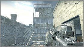 Zajrzyj za biurko z prawej, a znajdziesz na ziemi wycinek informacyjny #42 [1] - Misja 4 - Mur (2) | Opis przejścia Homefront - Homefront - poradnik do gry