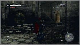 W sali z olbrzymim krzyżem udaj się w kierunku zamkniętej bram [1] i skręć za schodami w prawo [2] - Legowiska Romulusa w Assassins Creed Brotherhood | Skarby i zadania sklepikarzy - Assassins Creed: Brotherhood - poradnik do gry