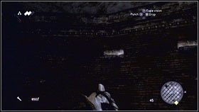 Idąc w prawo dojdziesz do kamiennej rzeźby, stojącej przez zakratowanym przejściem [1] - Legowiska Romulusa (7) | Zadania poboczne Assassins Creed Brotherhood - Assassins Creed: Brotherhood - poradnik do gry