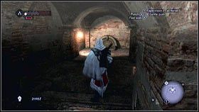 Gdy będziesz wisiał, przesuń się maksymalnie w prawo i powtórz operację [1] - Legowiska Romulusa (5) | Zadania poboczne Assassins Creed Brotherhood - Assassins Creed: Brotherhood - poradnik do gry