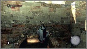Stań teraz na środku ściany, po drugiej tronie od drabiny i opuść w dół [1] - Legowiska Romulusa (5) | Zadania poboczne Assassins Creed Brotherhood - Assassins Creed: Brotherhood - poradnik do gry