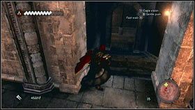 Na drewnianej platformie wbiegnij po ścianie do góry [1] - Sekwencja 8 - Borgia (1) | Opis przejścia Assassins Creed Brotherhood - Assassins Creed: Brotherhood - poradnik do gry