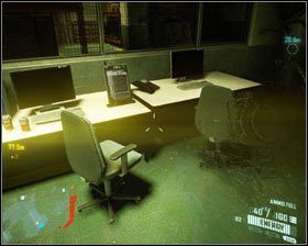 Kiedy przedrzesz się przez doki do kilkupiętrowego magazynu, dostań się do budynku najdalej wysuniętymi na zachód drzwiami - Rozmowy Emailowe | Znajdźki w Crysis 2 - Crysis 2 - poradnik do gry