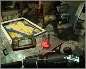 Po przejażdżce windą z pułkownikiem Barcalyem, wylądujesz w pokoju dowodzenia - Pamiątki z Nowego Jorku (2) | Znajdźki w Crysis 2 - Crysis 2 - poradnik do gry