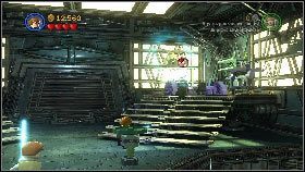 Po kilku trafieniach oponentka przeniesienie się na platformę z lewej [1], a następnie na tą z prawej strony sali [2] - Asajj Ventress (1) | Tryb fabularny | LEGO Star Wars III The Clone Wars - LEGO Star Wars III: The Clone Wars - poradnik do gry