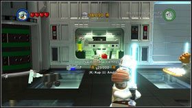 Kolejny czerwony kawałek plastiku znajdziesz w pomieszczeniu z edytorem postaci [M1 - Statek Republiki (1) | Czerwone i złote klocki - LEGO Star Wars III: The Clone Wars - poradnik do gry