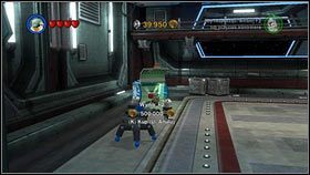 Trzeci klocek jest w hangarze z latającymi pojazdami [M1 - Statek Republiki (1) | Czerwone i złote klocki - LEGO Star Wars III: The Clone Wars - poradnik do gry