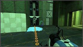 Po rozpoczęciu etapu niech pomarańczowy robot wejdzie przy pomocy portali na podwyższenie z lewej i wciśnie znajdujący się tam przycisk [1] - Rozdział 5 - Żele mobilności (1) | Tryb współpracy Portal 2 - Portal 2 - poradnik do gry