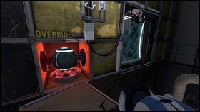 Gdy kula odbije się od pierwszej blokady, niech szybko przeniesie granatowy portal na pochylony podest [1] - Rozdział 3 - Świetlna bariera (4) | Tryb współpracy Portal 2 - Portal 2 - poradnik do gry