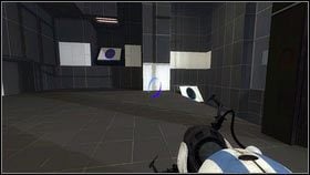 W tym czasie niebieski robot powinien przy pomocy dziur wejść na podest z prawej [1] - Rozdział 2 - Masa i prędkość (2) | Tryb współpracy Portal 2 - Portal 2 - poradnik do gry