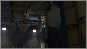 Na początku tej łamigłówki postaw jeden portal na pobliskiej ścianie [1], a drugi nad metalowym chodnikiem na górze [2] - Rozdział 7 - Ponowne spotkanie (2) | Opis przejścia Portal 2 - Portal 2 - poradnik do gry